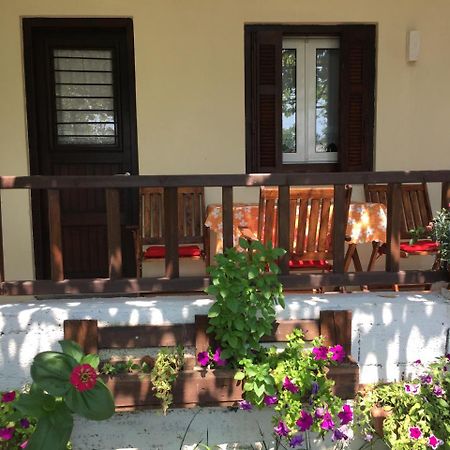Sotiroulis Apartments Nea Mesagkala Exterior photo