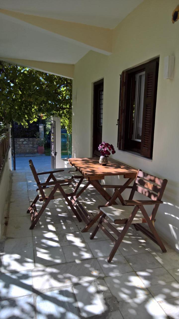 Sotiroulis Apartments Nea Mesagkala Exterior photo