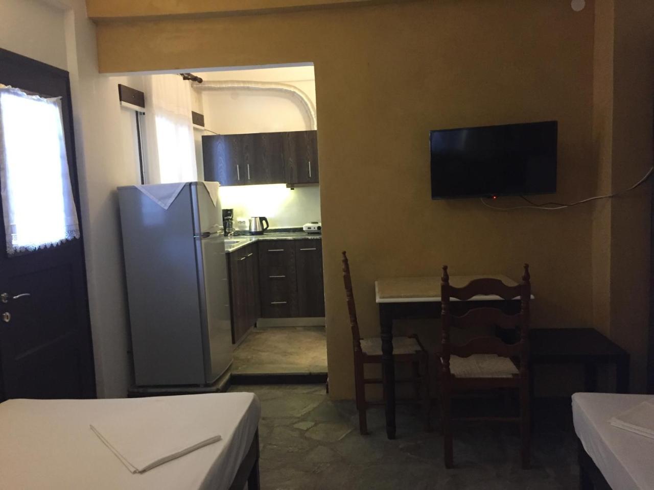 Sotiroulis Apartments Nea Mesagkala Exterior photo
