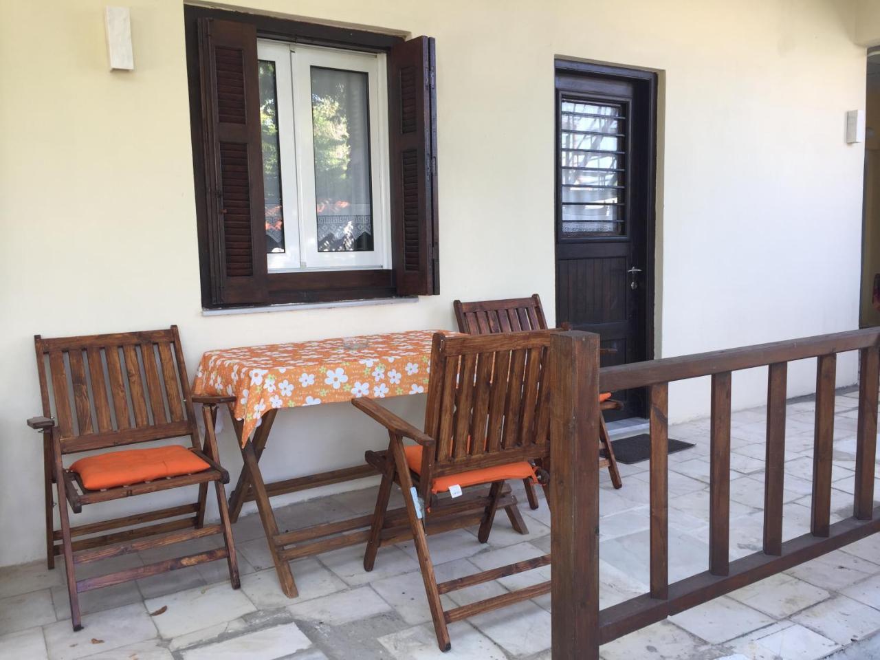 Sotiroulis Apartments Nea Mesagkala Exterior photo